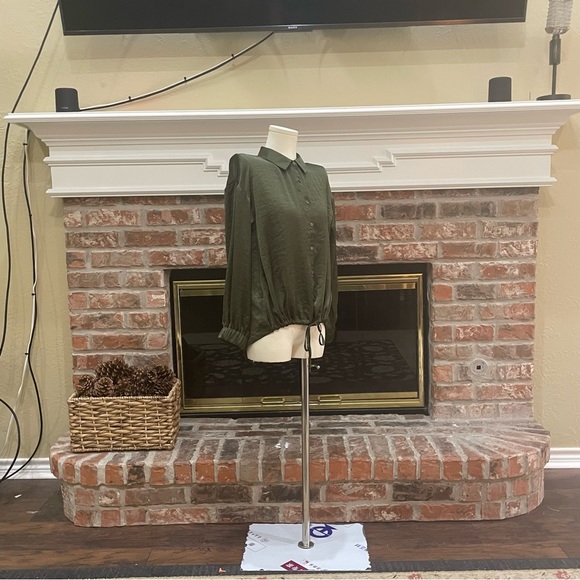 Long bishop sleeve olive green button down top / XS / Excellent condition - Picture 13 of 17